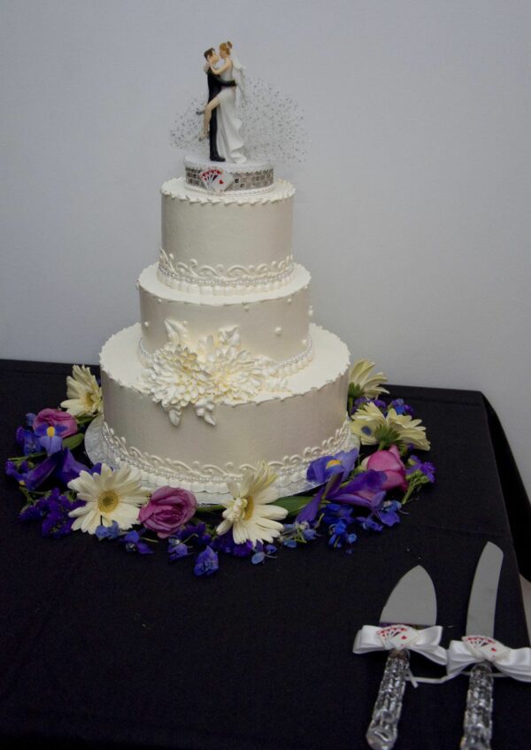 6", 8", AND 10" TIERED CAKE TO SERVE 45-50